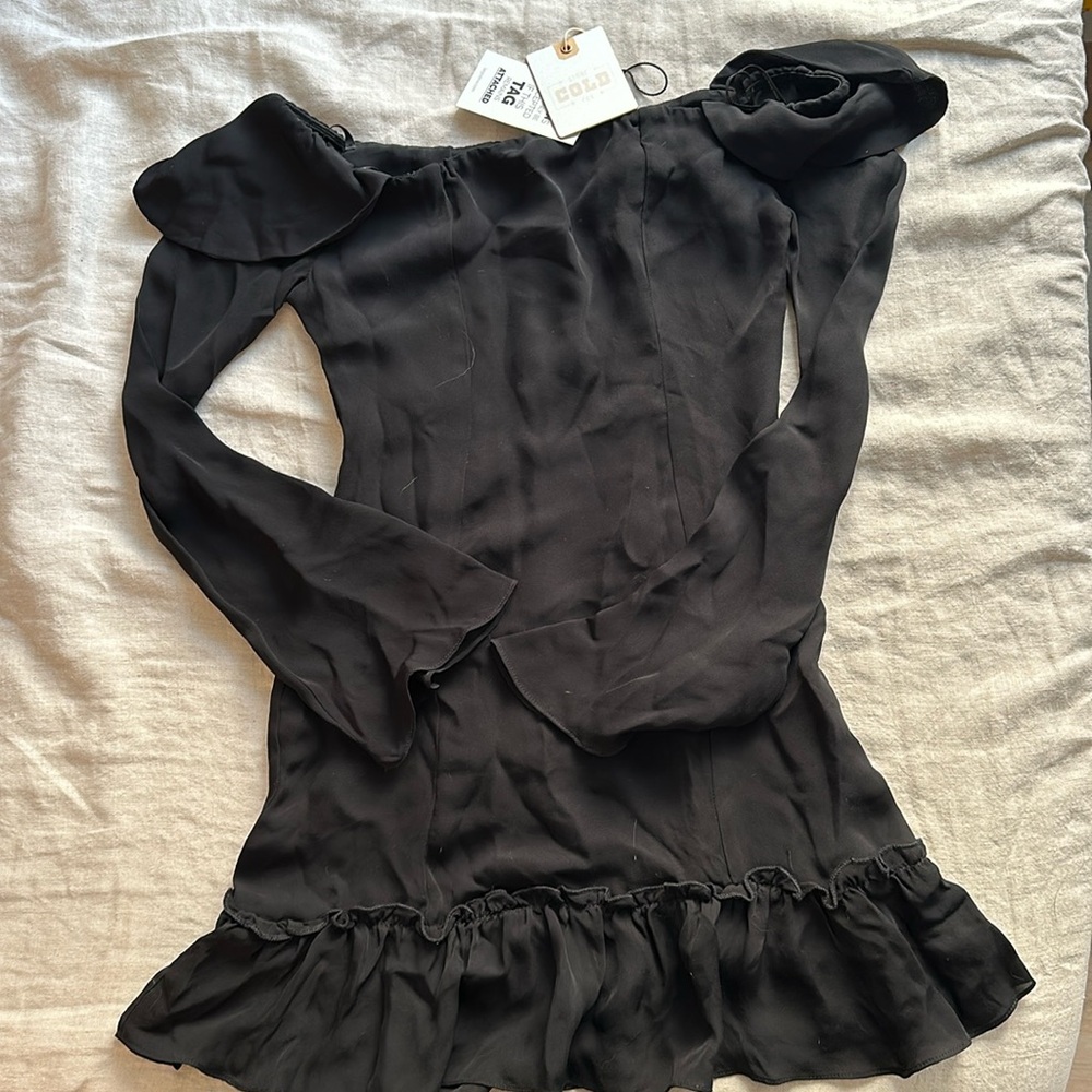 Black cold stone fox long sleeve mini dress